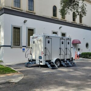 Elevate Your Event: The difference between Luxury ✨ and Standard Portable Restrooms 🚽