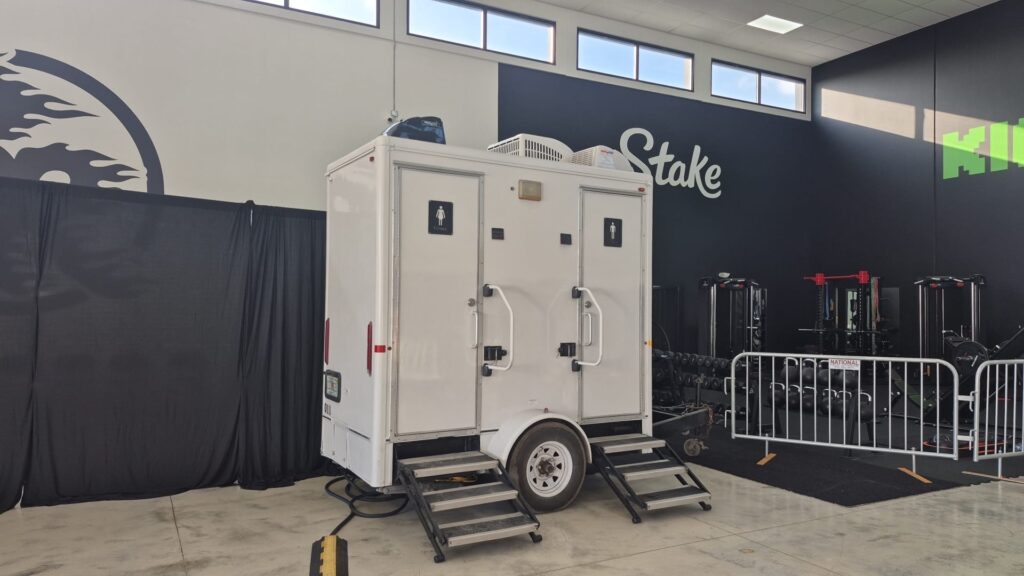 Planning an event in Miami? Discover the factors that influence luxury restroom trailer rental costs, from amenities and size to event duration and location. Get a free quote for your next event with YML Portable Restrooms.