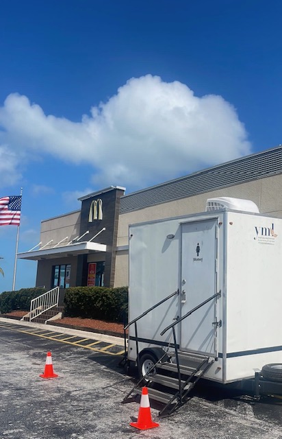 portable restroom rentals for restaurants