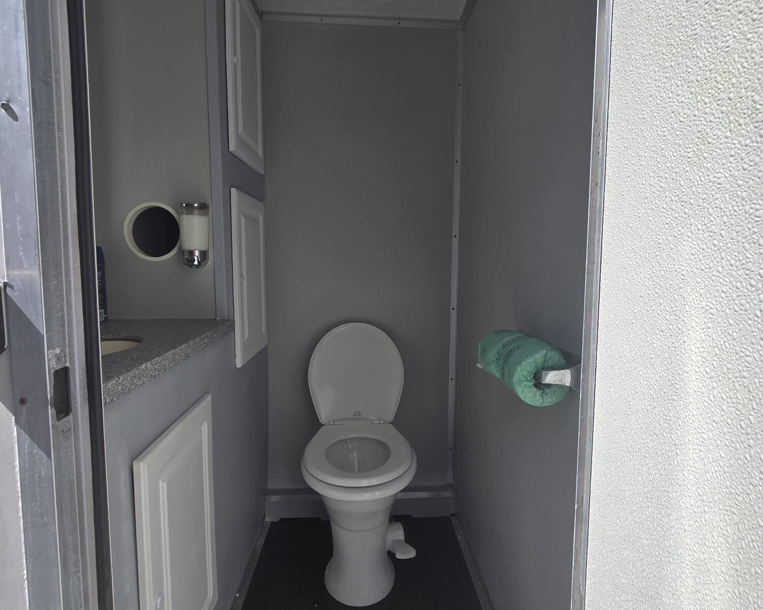 2 stall restroom trailer